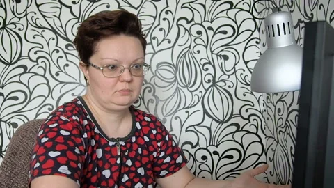 A woman at home working at the computer. Stock Footage 101452110
