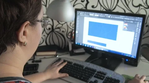 A woman at home working at the computer. Stock Footage 101452133