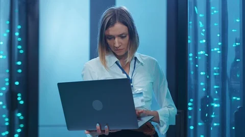 Woman IT administrator checking rack server hardware doing transparent data 스톡 동영상 119975833