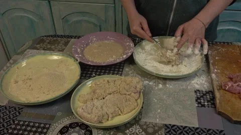 Woman in the kitchen preparing schnitzels Stock-Footage 334522313