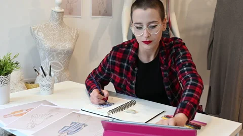 Woman learning how to draw while looking on internet for instructions Stock Footage 141206328