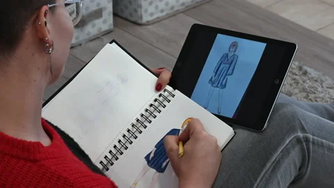 Woman learning how to from internet Stock Footage 141936770