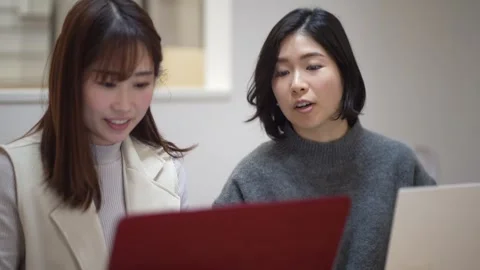 A woman learning how to use a computer. Stock Footage 332578525