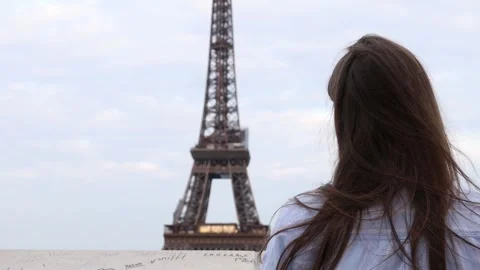 Woman looking at the eiffel tower. Stock Footage 252034923