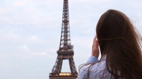 Woman looking at the eiffel tower. Stock Footage 252035031