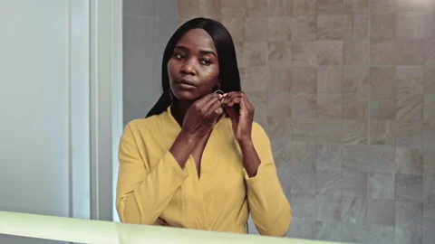 Woman looking in the mirror Stock-Footage 107315352