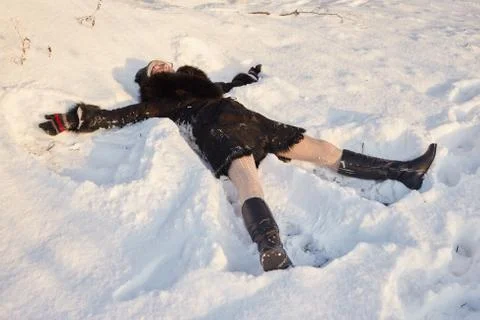 Woman lying in snow Foto stock