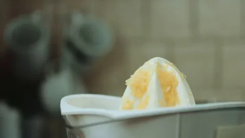 Woman makes orange fresh Stockbeeldmateriaal 69156331