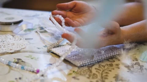 Woman making dreamcatcher from threads, feathers, beads and silk ribbons, making Stock-Footage 308577498