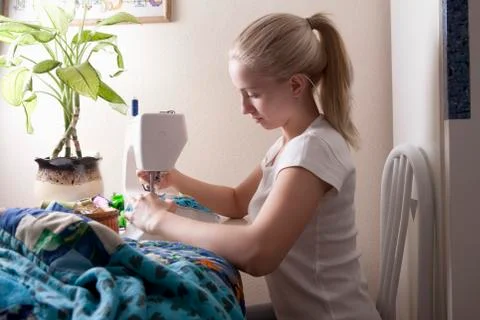Woman Making Patchwork At Sewing Machine Foto stock