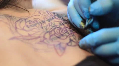 Woman master tattoo on back Stock Footage