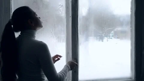 Woman opens a window in winter Stock-Footage 72425596