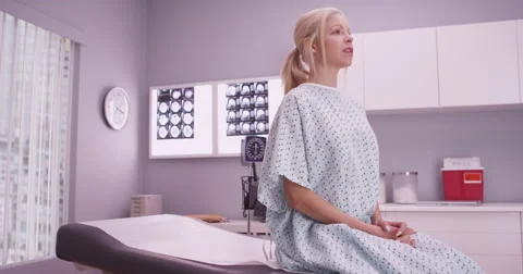 Woman patient waiting in the exam room Stock-Footage 59677152