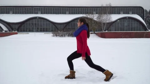 Woman performing a front lunge Video stock 71349853