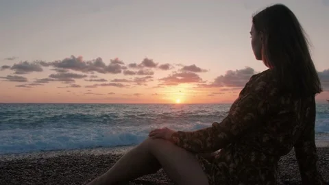Woman Posing With Beach Sunset 動画素材 169692966