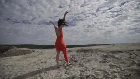 Woman posing for camera 库存影片 80758191