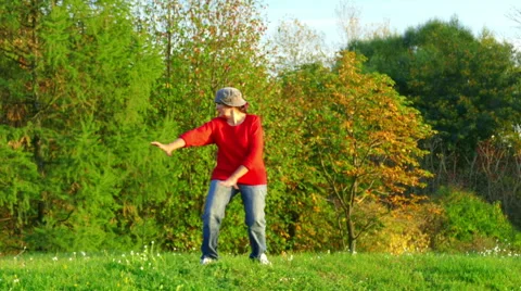 Woman practicing yoga Видео 55149628