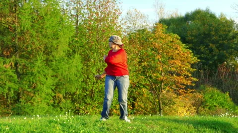 Woman practicing yoga Stock-Footage 55152621