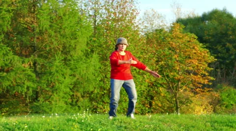 Woman practicing yoga Vidéo 55195982