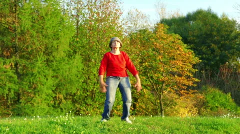 Woman practicing yoga 库存影片 55196608