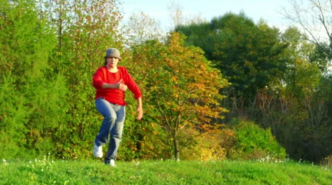 Woman practicing yoga Видео 55276080