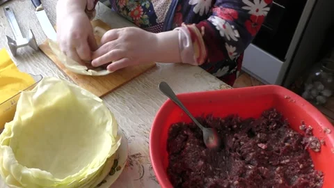 A woman prepares cabbage rolls 스톡 동영상 148332295