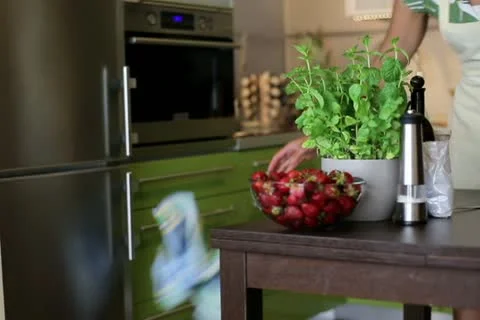 Woman preparing a cake in the kitchen Vídeos de archivo 11614735