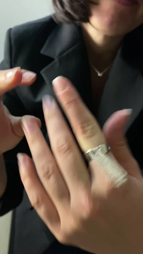 Woman preparing for date do make up put ring on her finger Vídeos de archivo 252735818