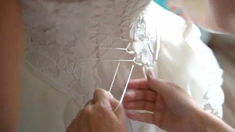 Woman preparing for wedding 库存影片 70919040