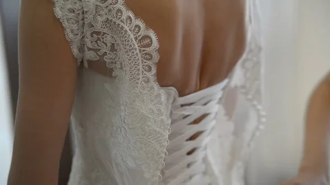 Woman preparing for wedding Vidéo 71295082