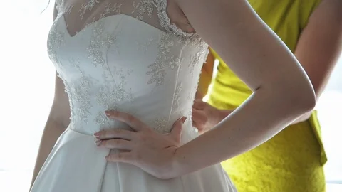 Woman preparing for wedding Видео 71296109