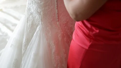 Woman preparing for wedding Видео 71387270