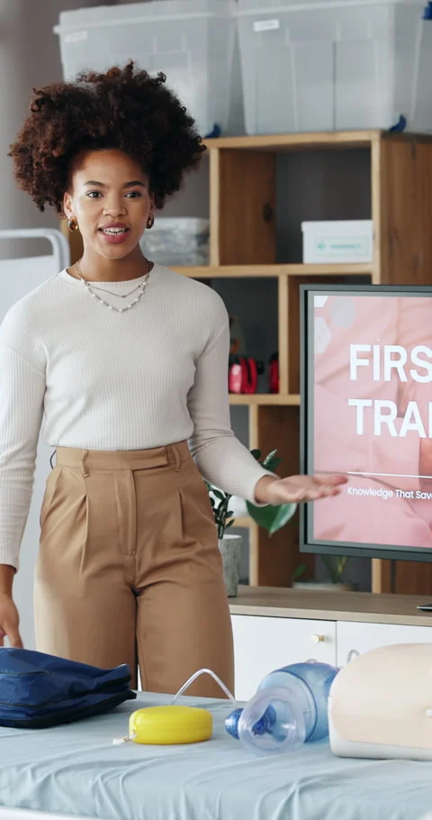 Woman, presentation and training with screen for first aid with teaching, advice Stock Footage 332967610