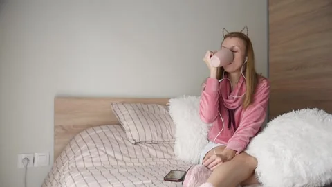 Woman procrastinating. Stock Footage 142827454