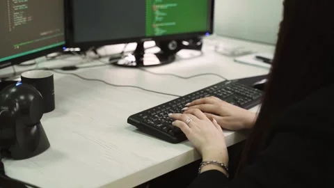 Woman programmer working Stock Footage 153974224