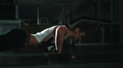 Woman push-up workout exercise at gym, lowlight 스톡 동영상 68414529