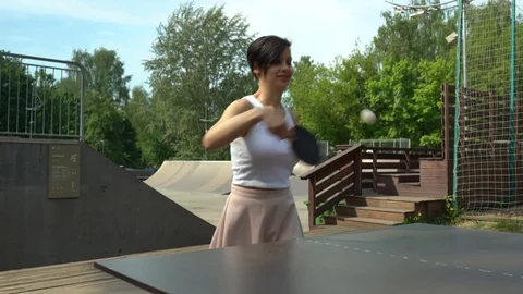 Woman with a racket ping-pong 库存影片 90248511
