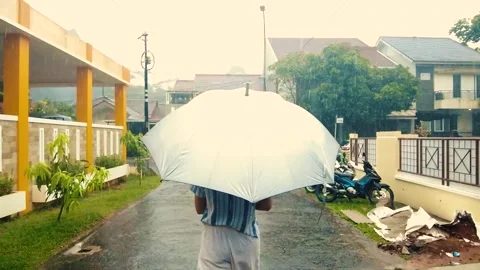 Woman in the rain Stock Footage 211126164