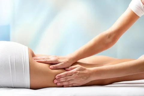 Woman receiving leg massage. Foto stock