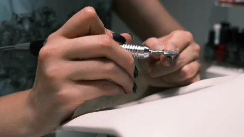 Woman removing shellac from nails using using manicure machine, making manicure 스톡 동영상 139962165
