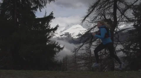 Woman Running Up a Mountain. Vídeo Stock 59162596
