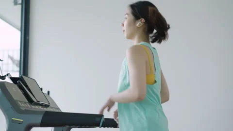 Woman running on a treadmill in the gym Video stock 159852053