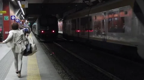Woman runs to catch the train and lost it Stockbeeldmateriaal 50708341