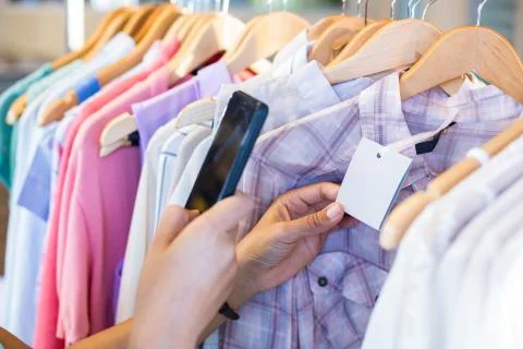 Woman scanning bar code with her mobile phone Stock-Fotos
