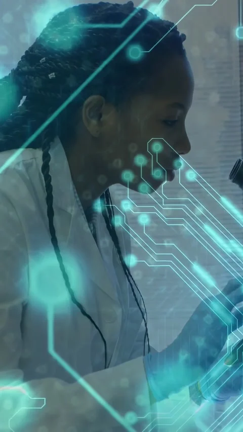 Woman scientist placing slide on microscope leaning, adjusting focus for Vidéo 330655421