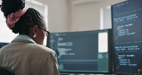 Woman, screen and code with computer for programming, script and update firewall Vidéo 346759263
