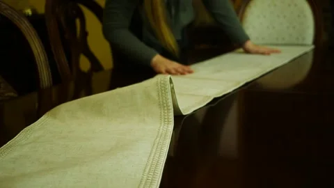 A Woman Sets Down a Dining Room Runner Vidéo 334900404
