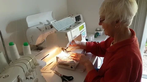 Woman on sewing machine Stock-Footage 81418088