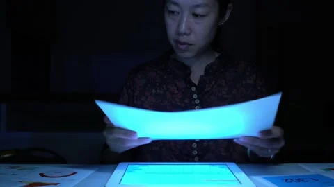 A woman is sitting at a desk and using a tablet Video stock 318914729