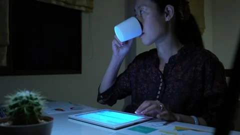 A woman is sitting at a desk and using a tablet Video stock 318914754